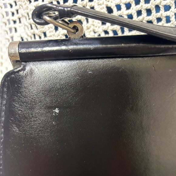 Elegant Vintage Black Leather Handbag/Purse - Picture 4 of 16